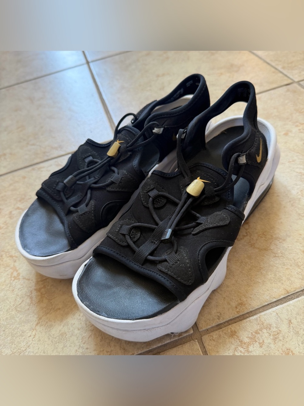 Nike Air Max Koko Women's Platform Sandals Size 8 Black / White / Gold